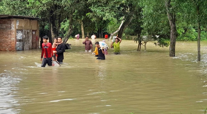 গোমতীর বাঁধ ভেঙে লোকালয়ে পানি, শতাধিক গ্রাম প্লাবিত